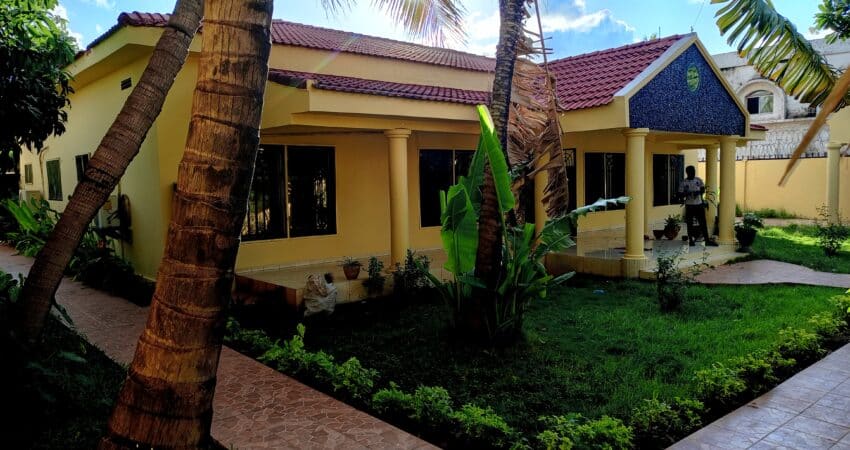 Villa de standing avec piscine à louer à torokorobougou