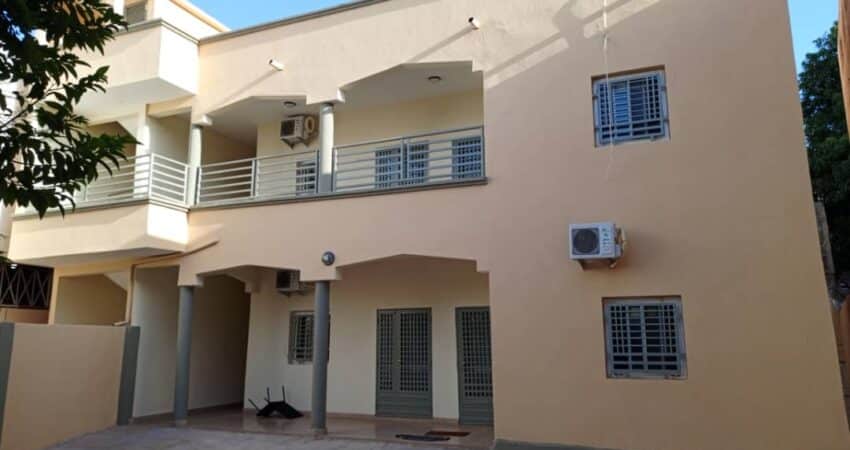 Bâtiment à vendre à magnambougou faso kanu