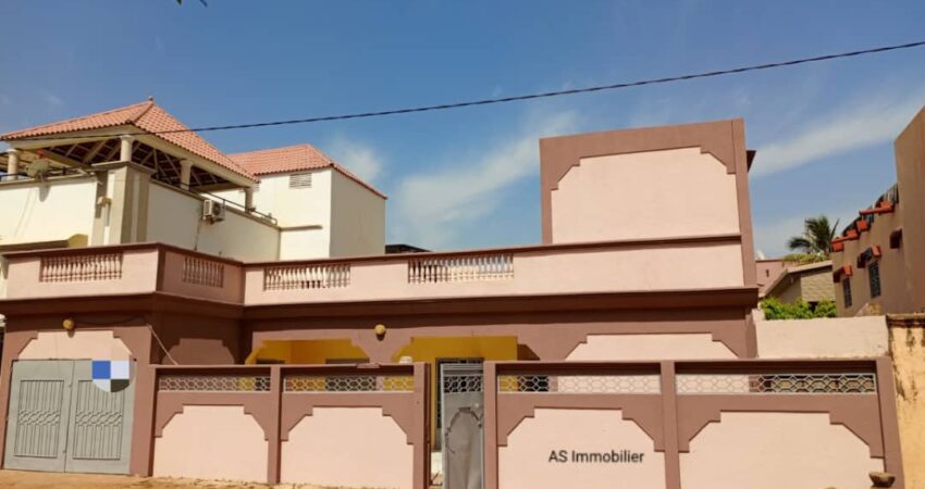 Villa à louer à l'aci 2000